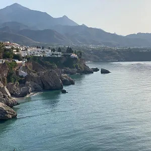 apartamento-terraza-al-mar-nerja.hotelsinnerja.org/